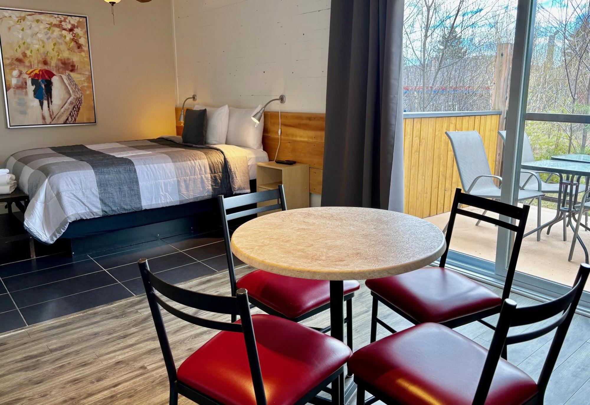 Aux Portes Du Soleil Motel Baie-Saint-Paul