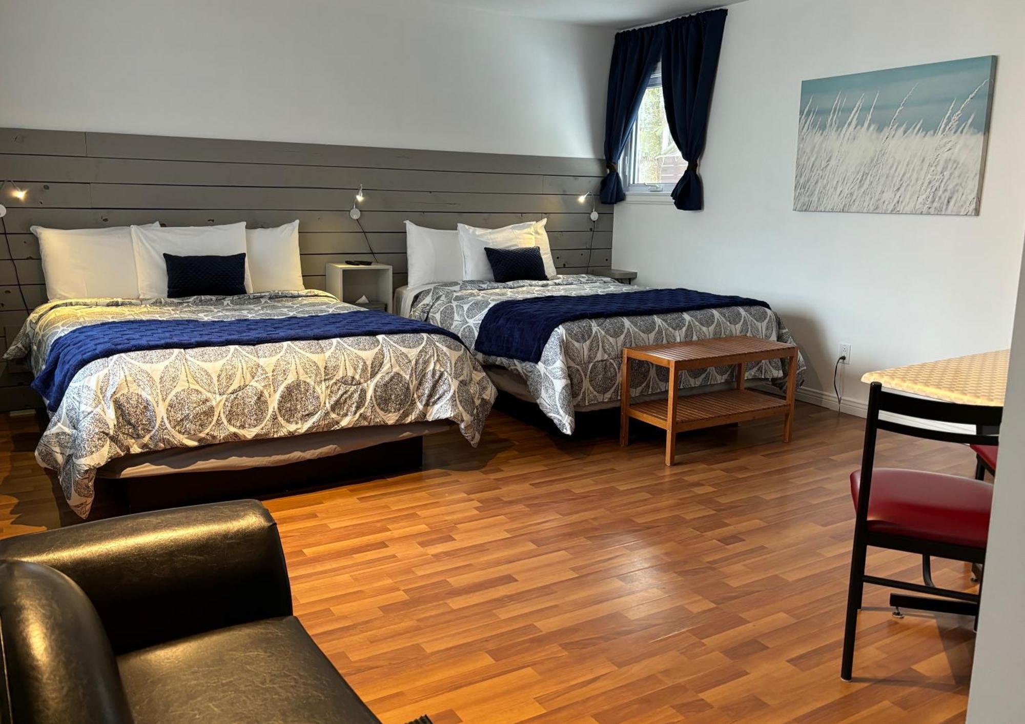 Aux Portes Du Soleil Motel